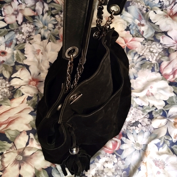 CHANEL Black Suede Tassel Shoulder Bag - Picture 4 of 15